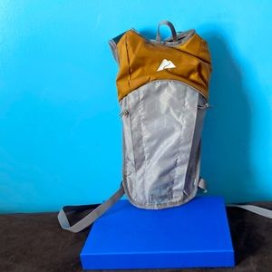 ⛰Ozark Trail, 2 Liter Hiking Backpack with Water Reservoir, Tan and Gray ⛰